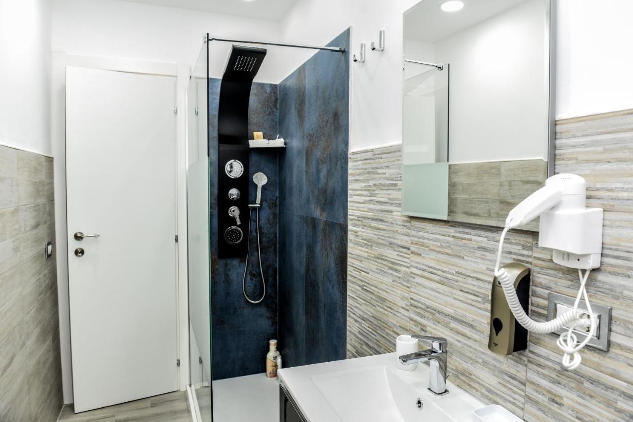 La Via Di Mezzo Apartment คาตาเนีย ภายนอก รูปภาพ