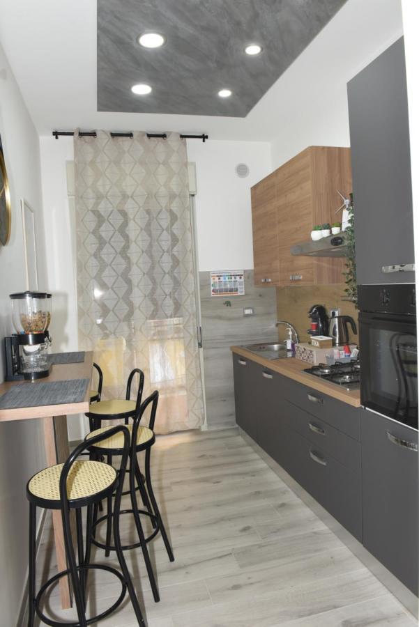 La Via Di Mezzo Apartment คาตาเนีย ภายนอก รูปภาพ