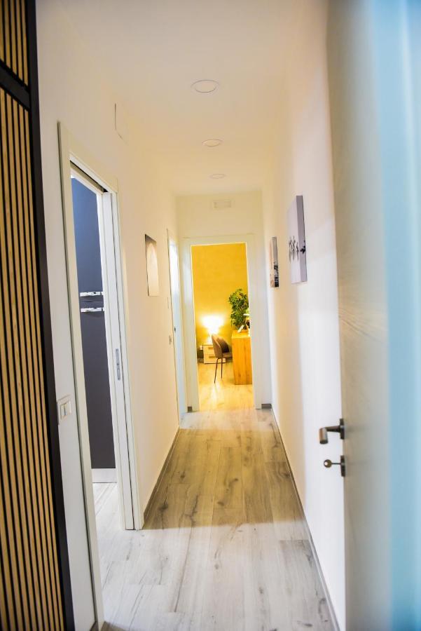 La Via Di Mezzo Apartment คาตาเนีย ภายนอก รูปภาพ