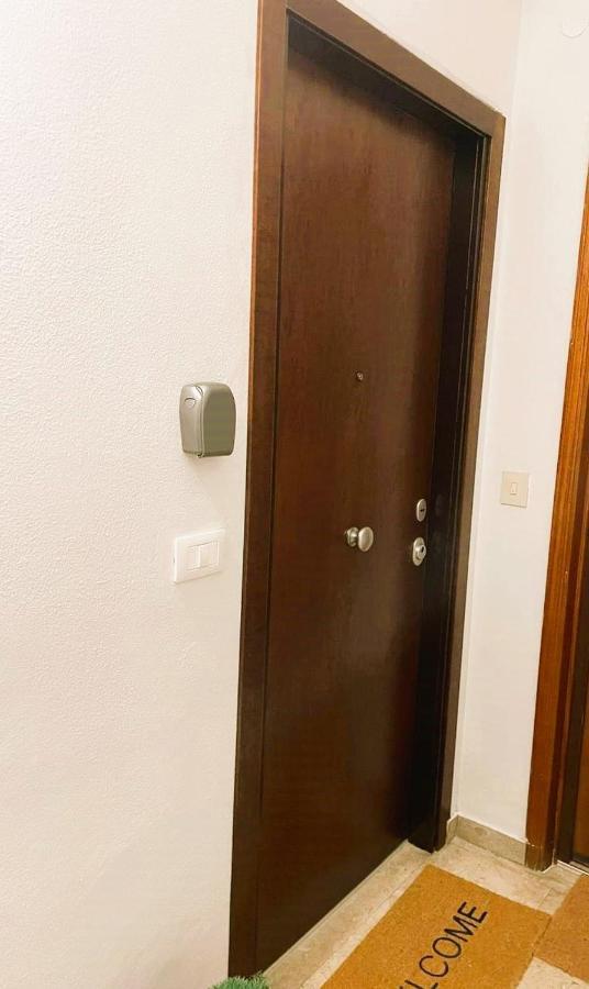 La Via Di Mezzo Apartment คาตาเนีย ภายนอก รูปภาพ