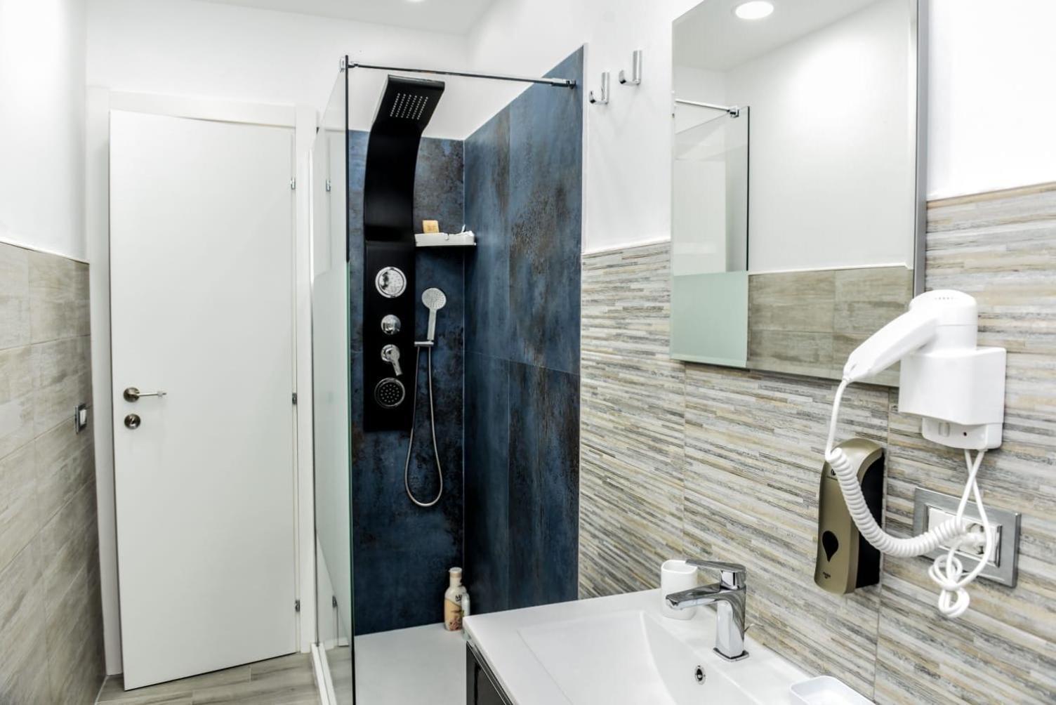La Via Di Mezzo Apartment คาตาเนีย ภายนอก รูปภาพ