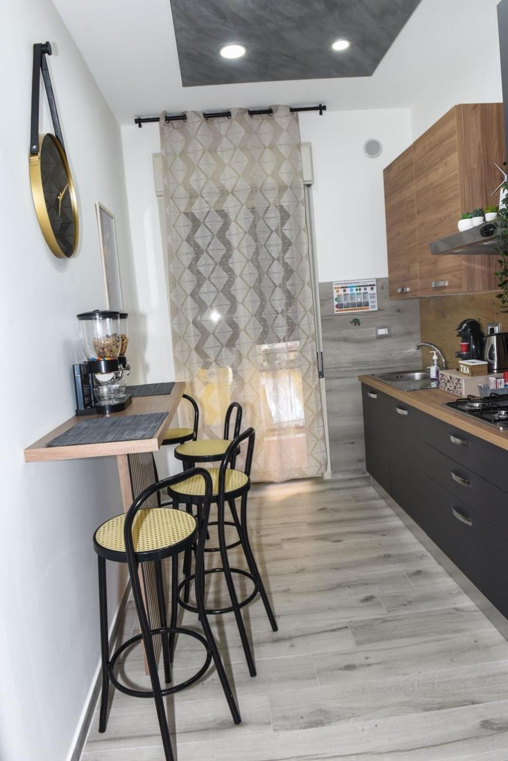 La Via Di Mezzo Apartment คาตาเนีย ภายนอก รูปภาพ
