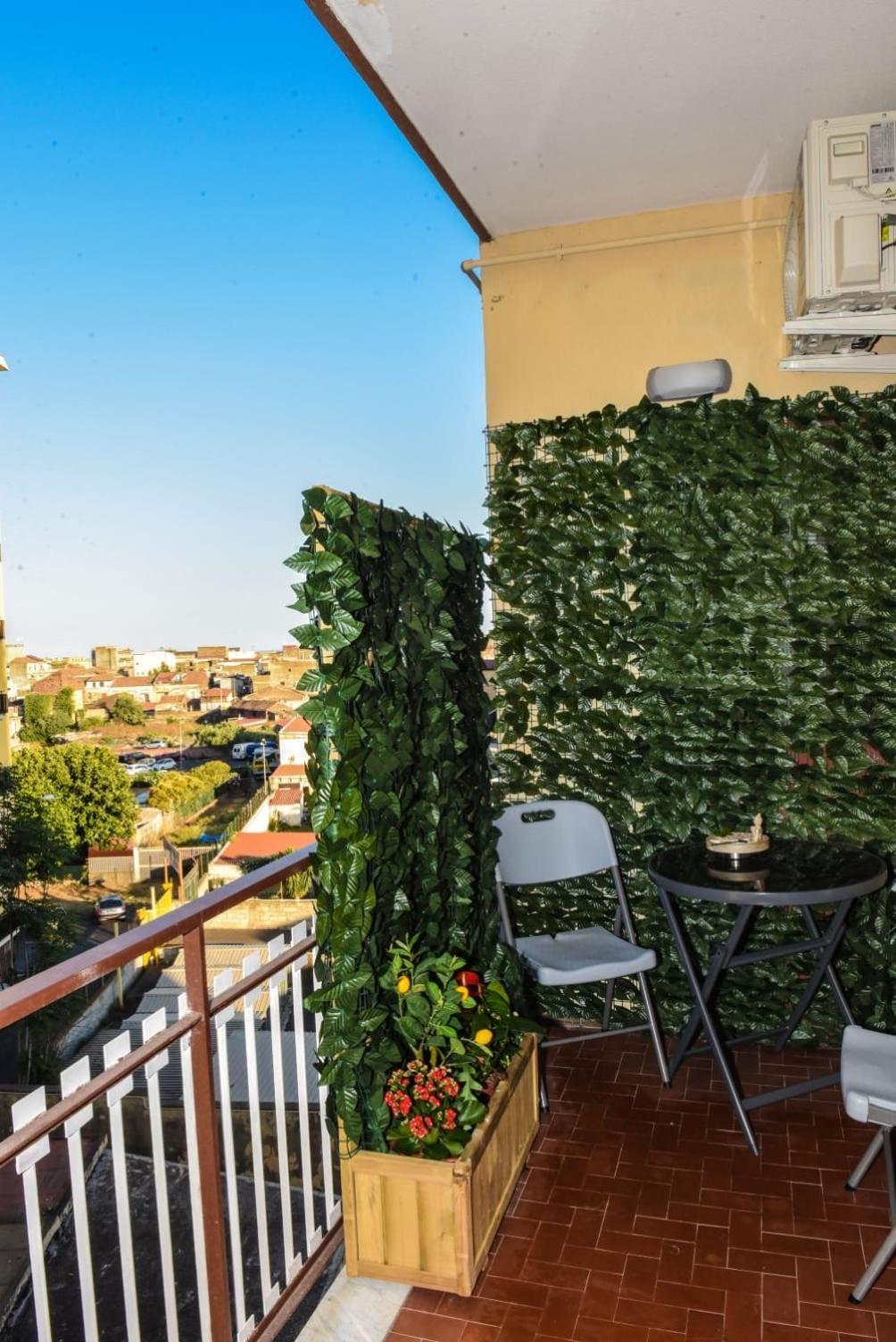 La Via Di Mezzo Apartment คาตาเนีย ภายนอก รูปภาพ