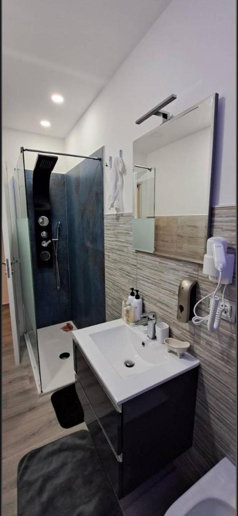 La Via Di Mezzo Apartment คาตาเนีย ภายนอก รูปภาพ