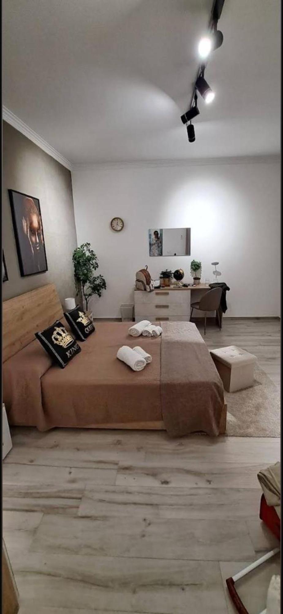 La Via Di Mezzo Apartment คาตาเนีย ภายนอก รูปภาพ